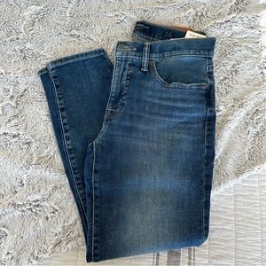 Lucky Brand Mid Rise Crop Jeans